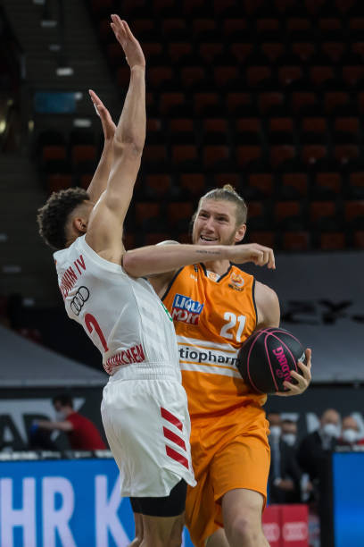 透出的坚韧 透出的坚韧